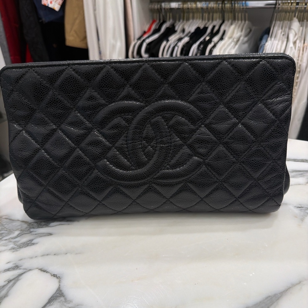 Chanel Black Leather Timeless Clutch - Magnetic closure